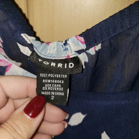 Womens plus sz Torrid 2X Navy Floral Trendy Tank Top shirt - Picture 2 of 5